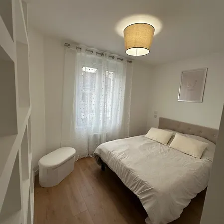 Raffinement Absolu Holiday home Saulx-les-Chartreux